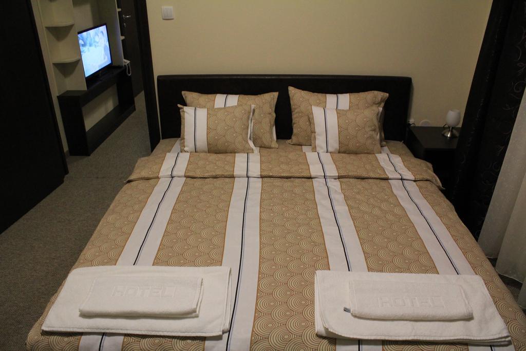 Hotel Feniks Požarevac Oda fotoğraf