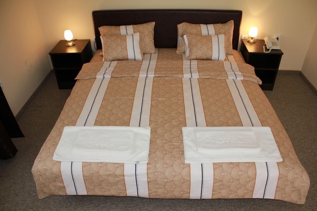 Hotel Feniks Požarevac Oda fotoğraf