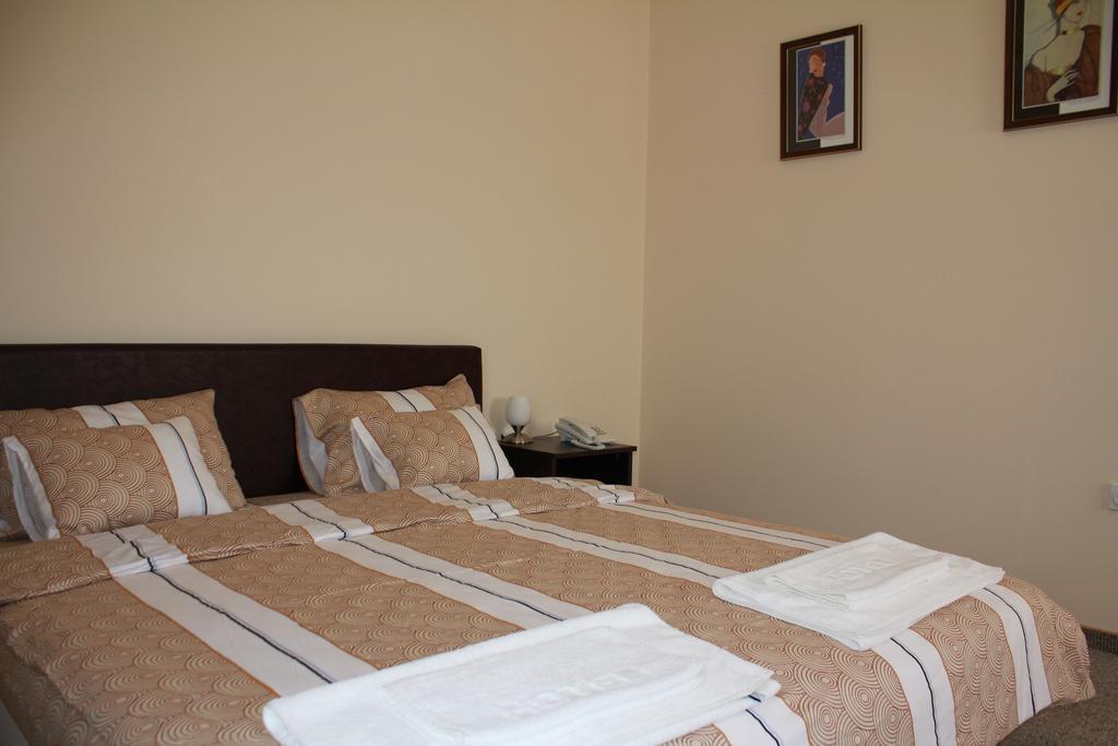 Hotel Feniks Požarevac Oda fotoğraf